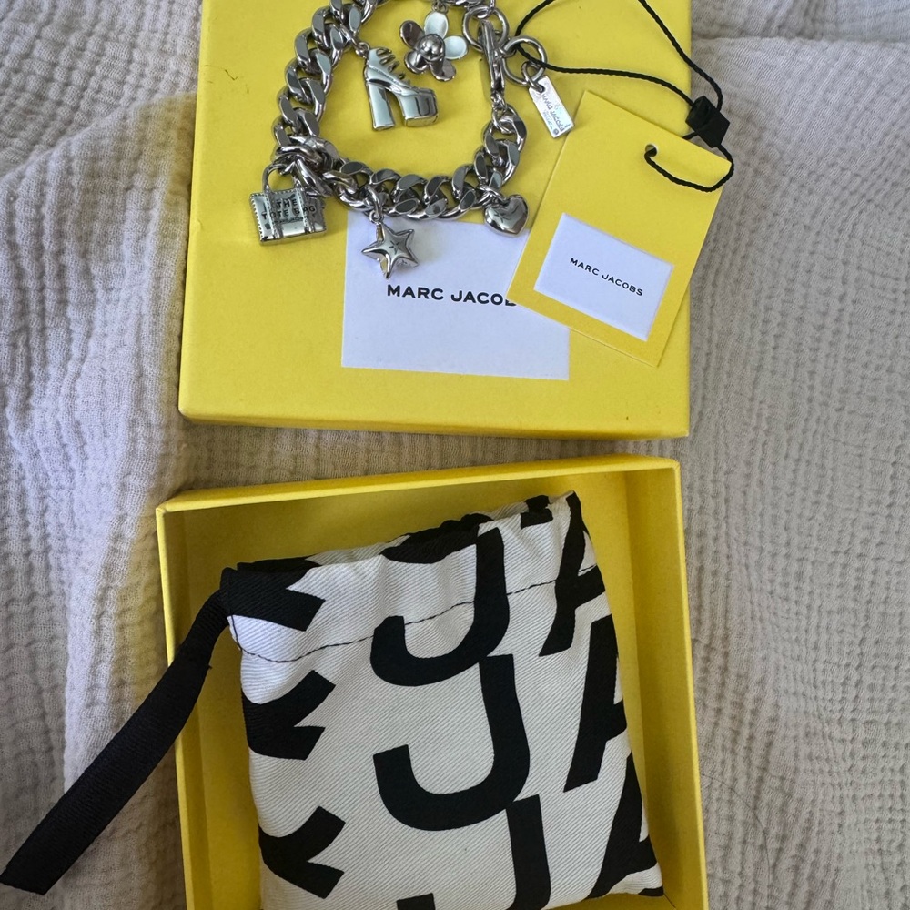 Marc Jacobs Silver Charm Bracelet with Flower, Star & Shoe Charms - Picture 3 of 7